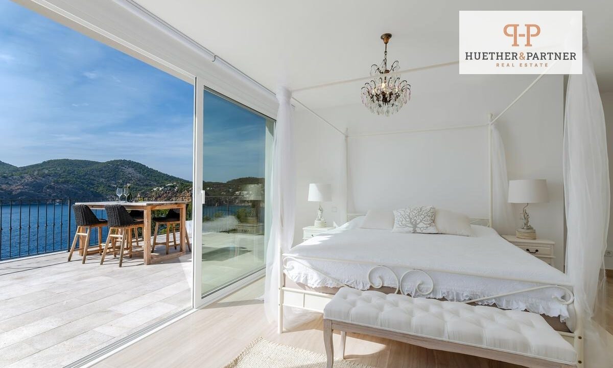 0f6739f5-f154-4079-893d-dc753b50619e