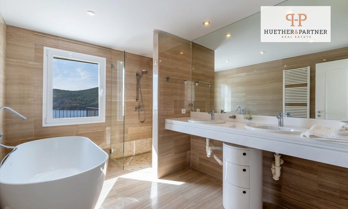 cdd2f78b-58db-42b1-87ee-2424c4c86657