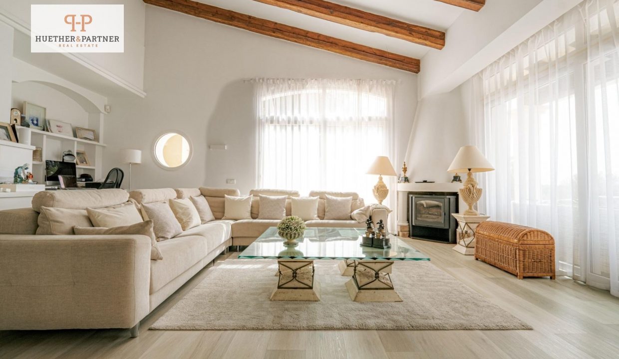 fe6afa1a-1fd4-4884-ab41-863aaf5a8562