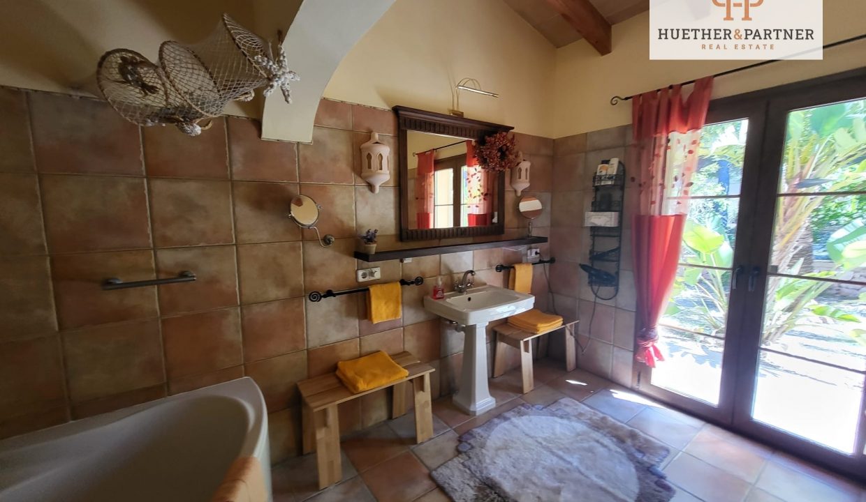 8de952c4-8802-44a6-bb42-2b8247b61876