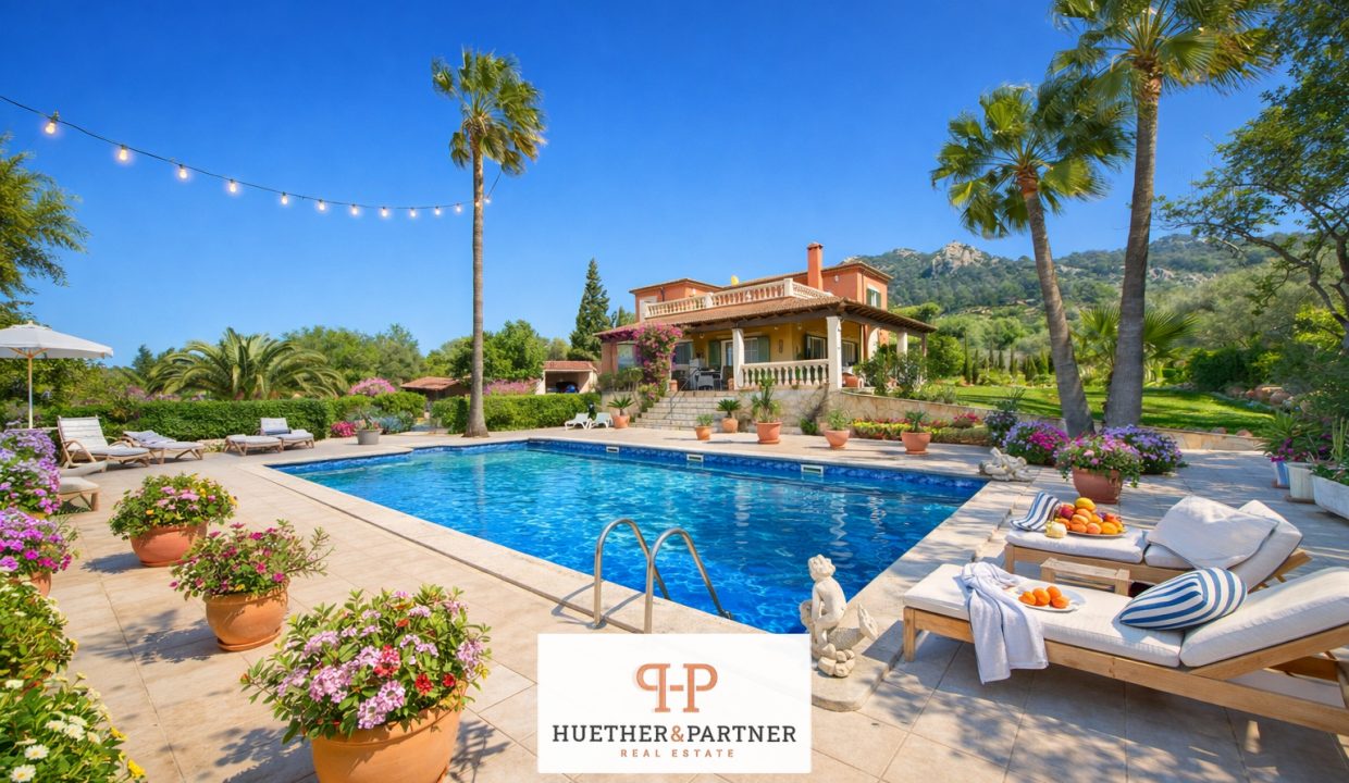 Luxuriöse Villa mit Pool im Garten (1)